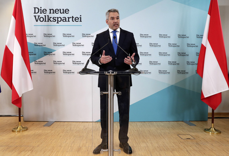 Beiktatták Karl Nehammer új osztrák kancellárt