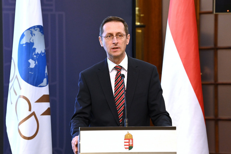 350 milliárd forintnyi beruházást halaszt el a kormány