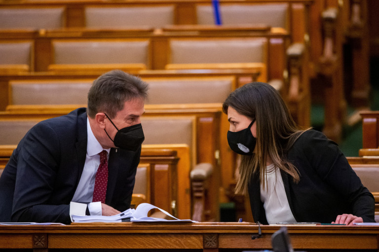 Megszavazta a bizottság: kedden felfüggeszti az Országgyűlés Völner Pál mentelmi jogát