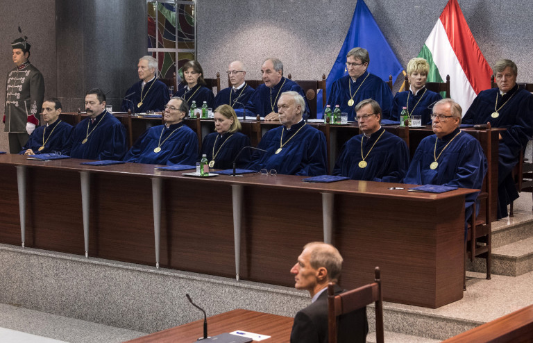 Megtámadták az Alkotmánybíróságon a kormány gyermekvédelmi népszavazását