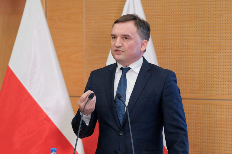 Egy lengyel miniszter az AB elé viszi a jogállamisági mechanizmust