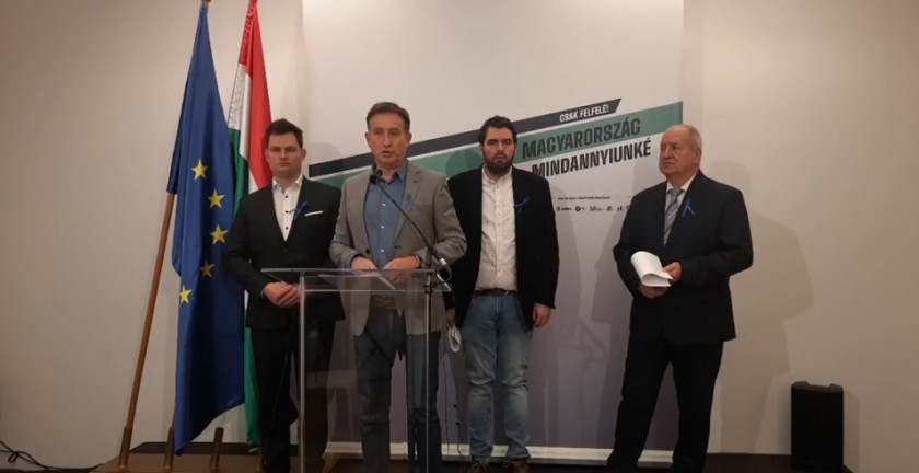 „Emeljük a családi pótlékot, 50 százalékkal növeljük a szociális dolgozók bérét”