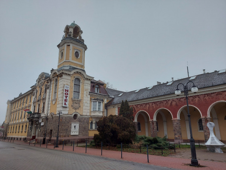 Azt találgatja fél Szolnok, hogy végre elkelt-e a Tisza Szálló