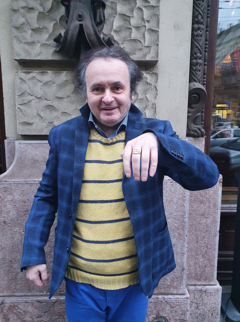 Galla Miklós megkapta a Karinthy-gyűrűt Laár Andrástól