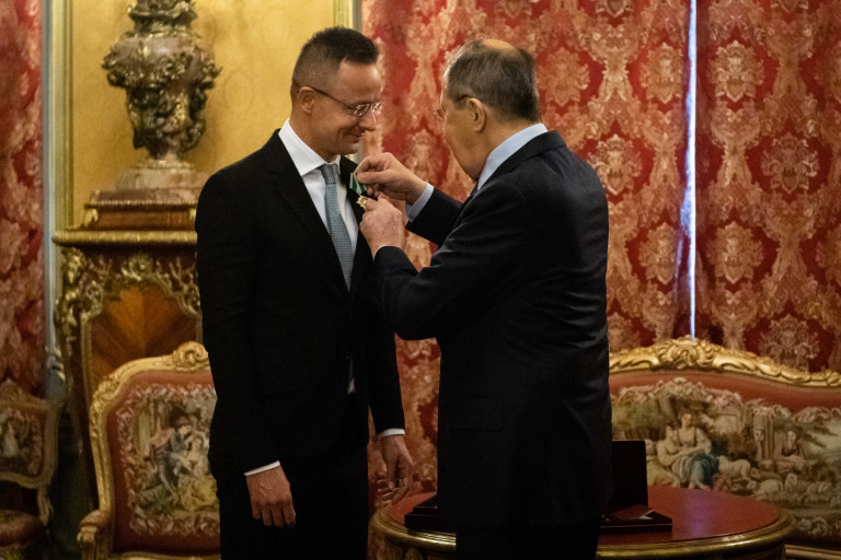 Szijjártó: átvettem Szergej Lavrov barátomtól, kollégámtól a “Barátságért” kitüntetést