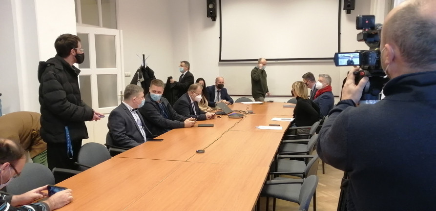 Tovább faragták Szegeden a messziről jött embert - folytatódik a vita az Agóra vezetői posztjáról