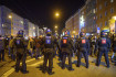 Több ezren tüntettek Bécsben és Németország-szerte a korlátozások, kormányzati intézkedések ellen