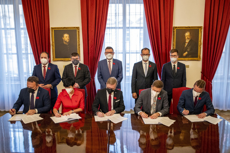 A cseh parlament elnöke reméli, hogy tavasszal Magyarország a változásra szavaz