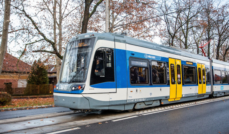 Kerékpáros ütötte el a tram-traint Hódmezővásárhelyen