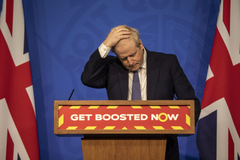 Boris Johnson pénzbírságot kapott a karanténbulik miatt