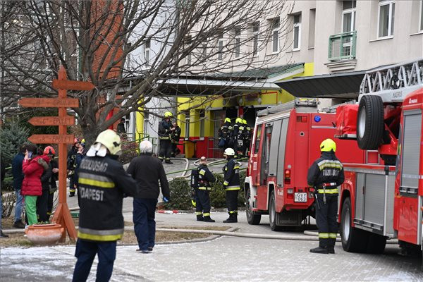 Egy fiatal nő halt meg a reggeli budapesti kórháztűzben