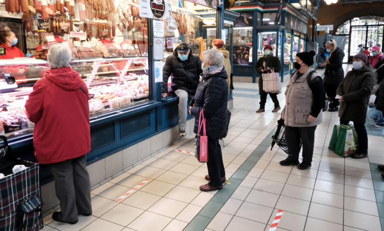 Információs táblákat kell kitenni a boltokban az élelmiszerárstopról