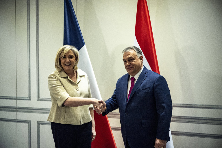 Vizsgálat indult Marine Le Pen 2022-es kampánya miatt, amihez az MKB Bank adott hitelt
