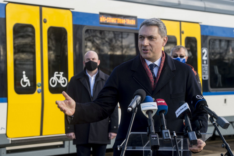 Karácsony a tram-train miatt várja Lázár bocsánatkérését