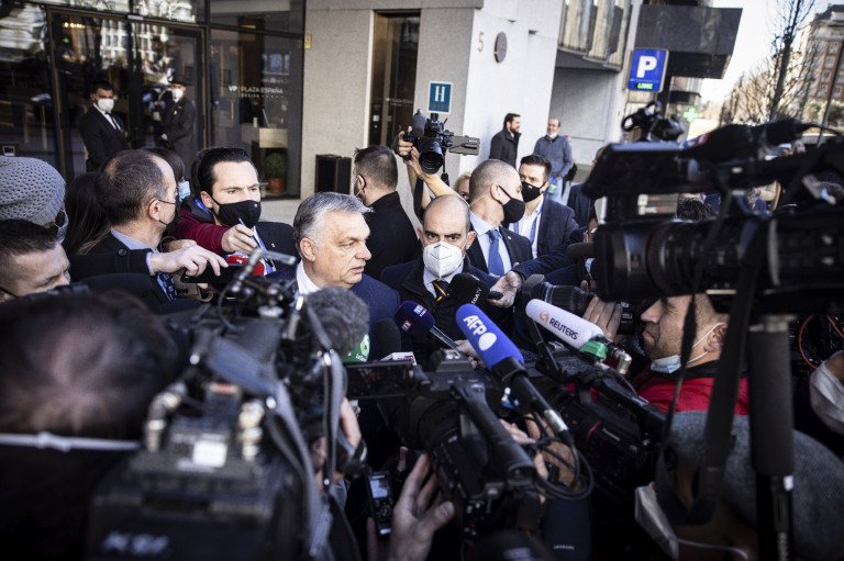 Orbán aláírt egy nyilatkozatot, amely 