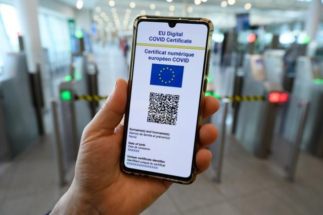 Meghosszabbíthatják az uniós oltási igazolványok érvényességét