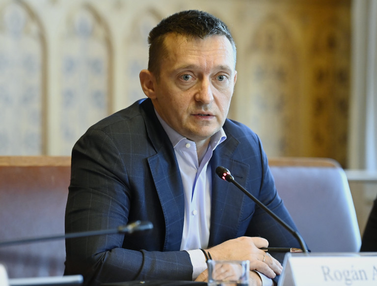 Rogán Antalt és Juhász Pétert is meghallgatná a fővárosi Schadl-bizottság