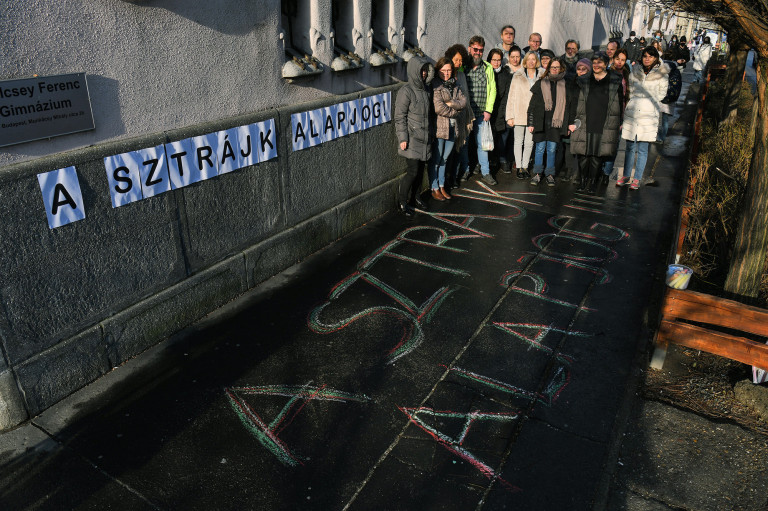 „Kegyetlen, embertelen dolog” – írta a kirúgásokról a Kölcsey igazgatója