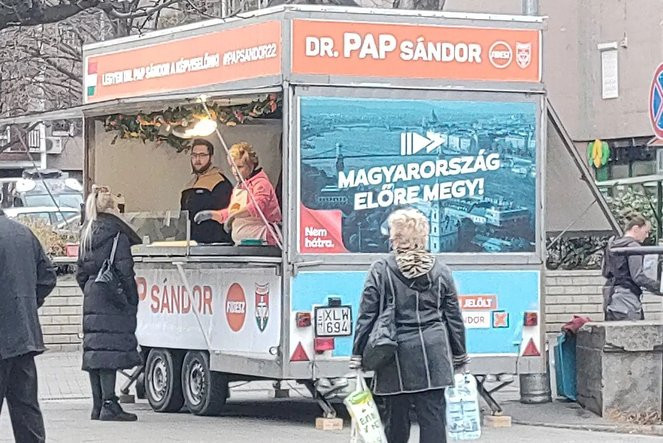 Ingyen fánkkal kampányol Kőbánya-Kispest fideszes jelöltje