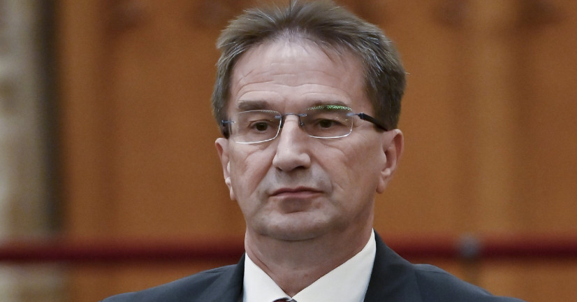 Schadl és Völner mindent tagad, a volt államtitkár ügyvédje beidéztetné Varga Juditot
