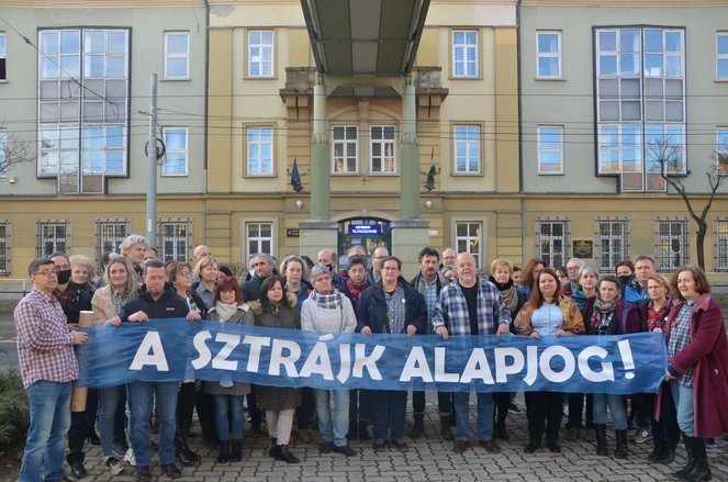 Kedden 14 iskola több mint 300 tanára csatlakozott a polgári engedetlenségi akcióhoz