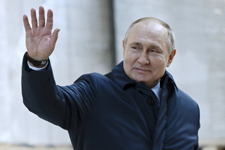 Bernard Guetta: Putyinnak lőttek