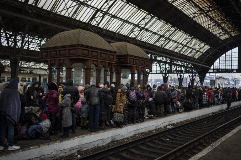 Lengyelország 450 millió euró kölcsönt vesz fel az ukrajnai menekültek megsegítésére