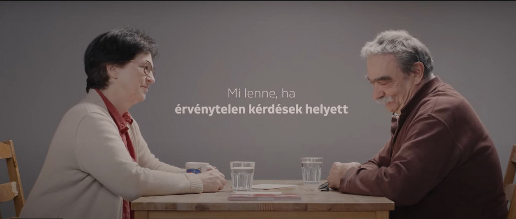 Egy meleg fiú szülei beszélnek a civilek népszavazási kampányában
