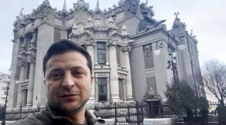 Zelenszkij: fejezzék be a bombázást, aztán tárgyalhatunk