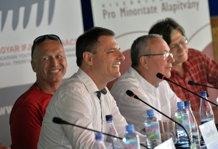 Political Capital: kormánypárti influenszerek, szakértők és trollok is az orosz propagandát terjesztik Magyarországon
