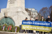 Ukrajnát éltető molinót vittek a Szabadság téri szovjet emlékműhöz