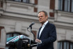 Tusk élesen bírálta, hogy Szijjártóék Lavrovval kacarásztak Navalnij temetése napján