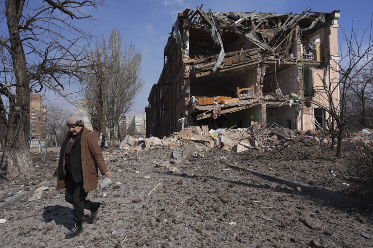 Kilenc humanitárius folyosót nyitnak, Mariupolból is kivezet majd egy