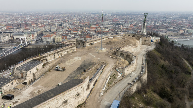 Szinte teljesen lerombolták a Citadellát - videó