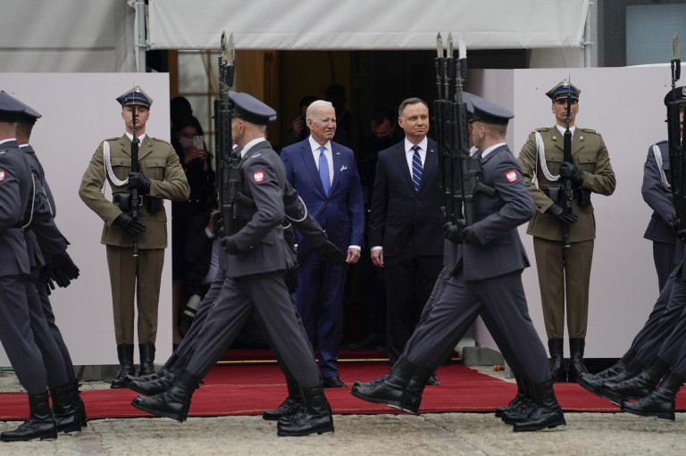 Biden Varsóban: Putyin le akarta választani a NATO-ról a keleti országokat, de nem sikerült neki