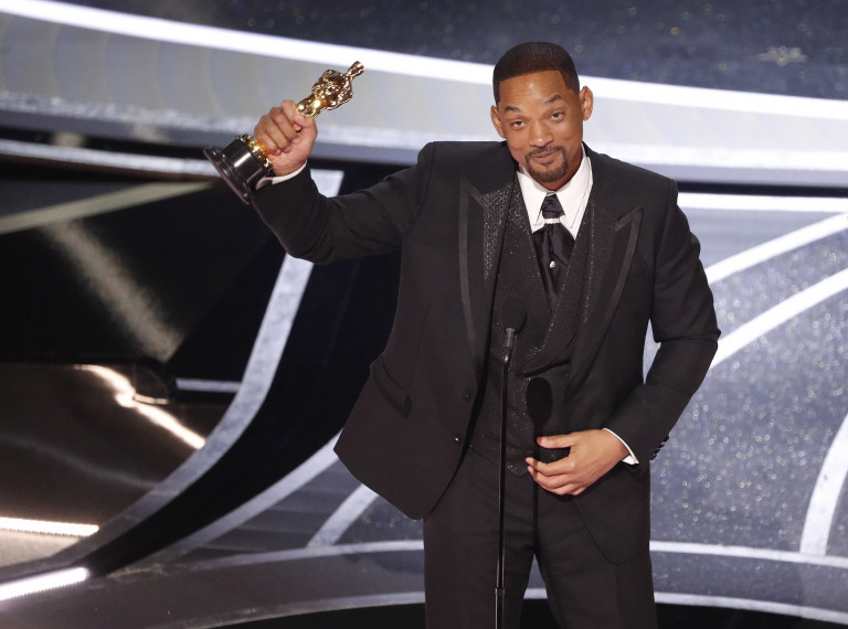 Will Smith a pofon után újra munkába állt