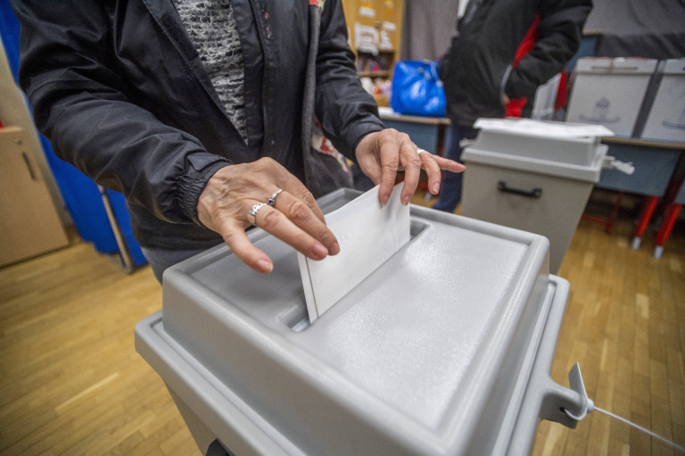 9 órára meghaladta a 10 százalékot a részvételi arány