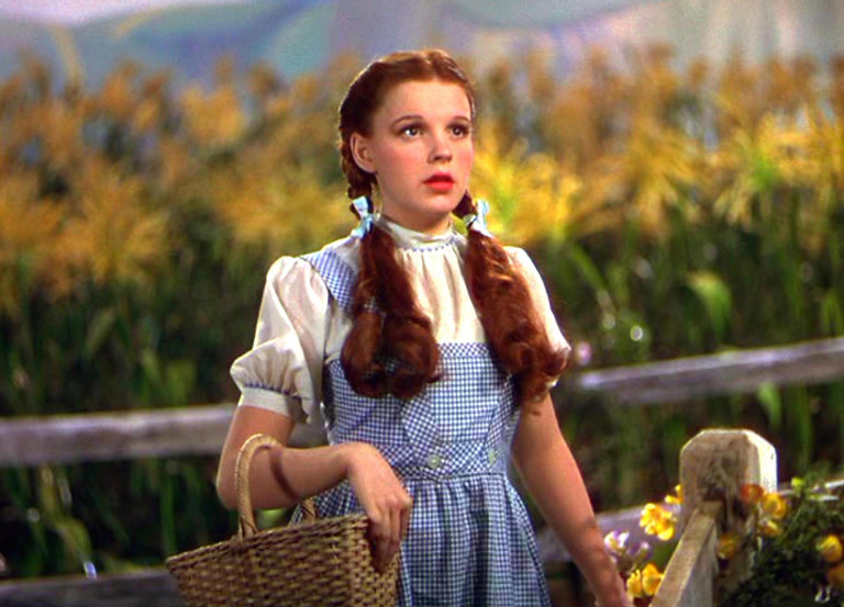 Előkerült Judy Garland legendás, az Ózban viselt jelmeze