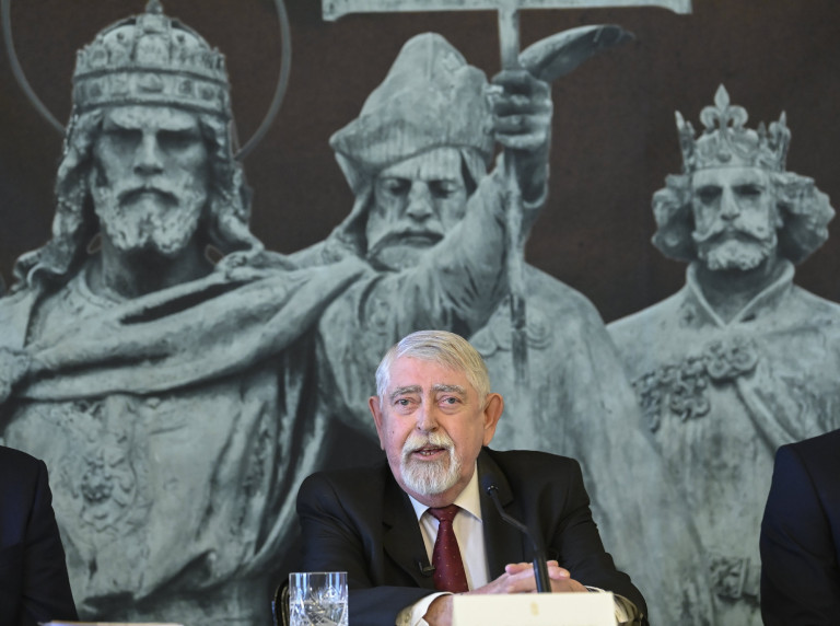 Kásler Miklós szerint az oktatási rendszer célja, hogy hívő gyerekeket neveljen