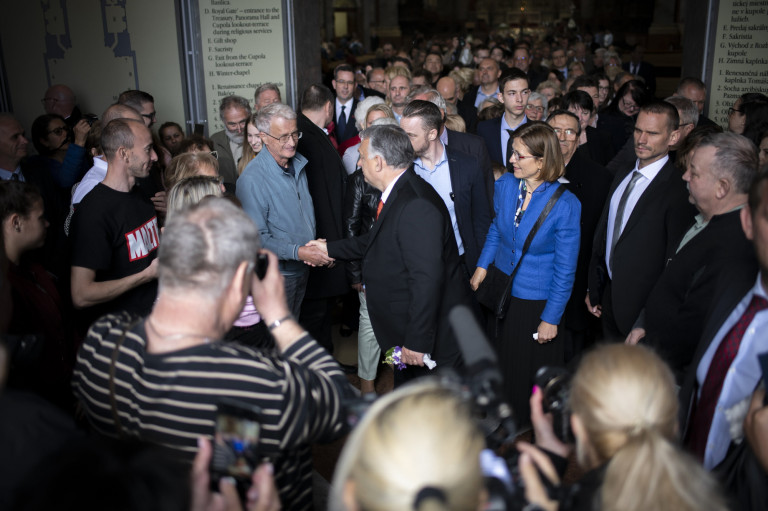 Orbán május 1. alkalmából Esztergomba ment misére 