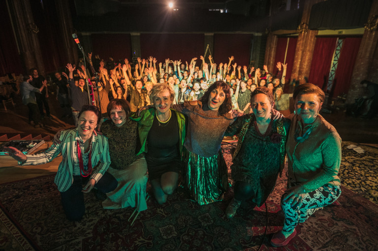 Ne sírj, anyám! - anyukáik szereplésével készített új videoklipet a Bohemian Betyars