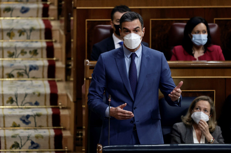 A spanyol kormányfőt és a védelmi minisztert is Pegasussal figyelték meg