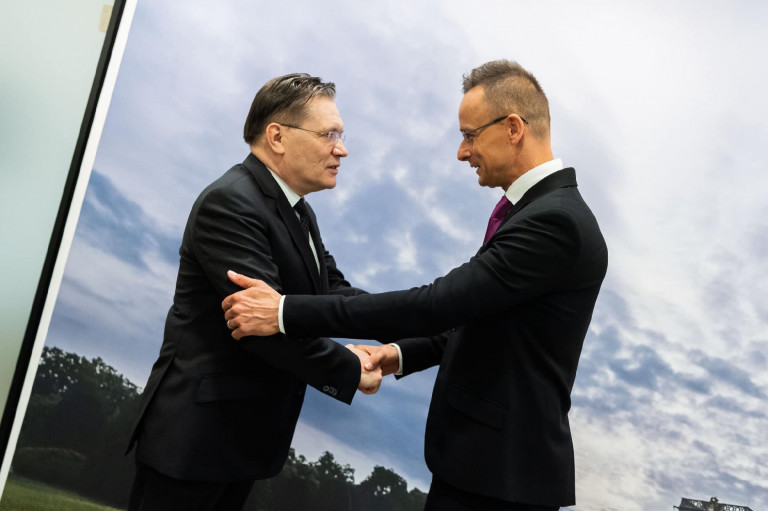 Szijjártó Péter a Roszatom vezérigazgatójával tárgyalt Isztambulban