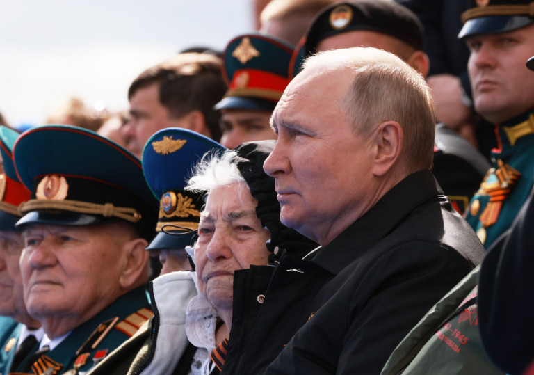 Bernard Guetta: Putyinnak ideje elgondolkodnia a tűzszüneten 