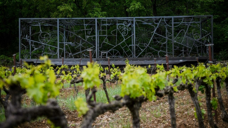 Bob Dylan egy provence-i birtokon állítja ki első állandó installációját