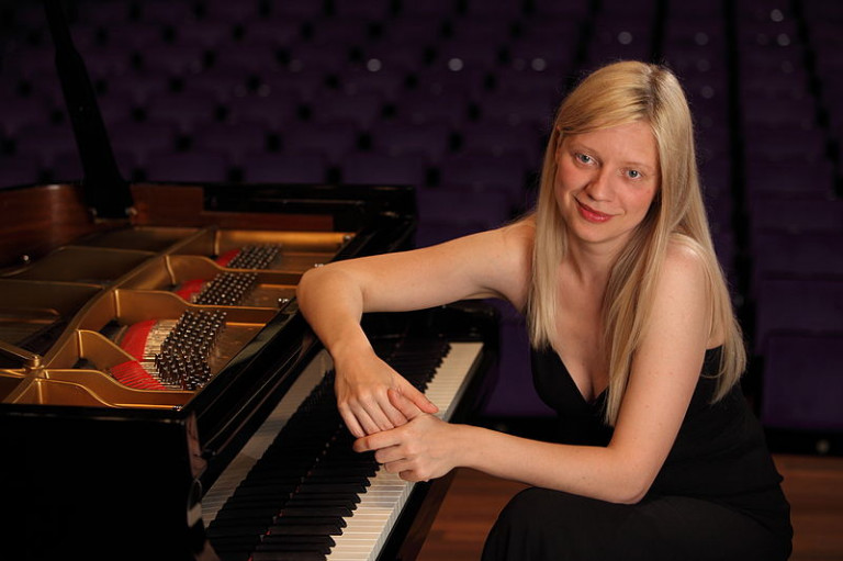 A Margitszigeti Színház lemondta a putyinista Valentina Lisitsa ukrán zongoraművész fellépését