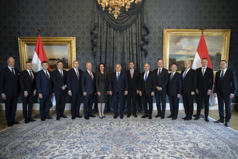 Orbán 33 százalékos béremelést adott a saját minisztereinek 