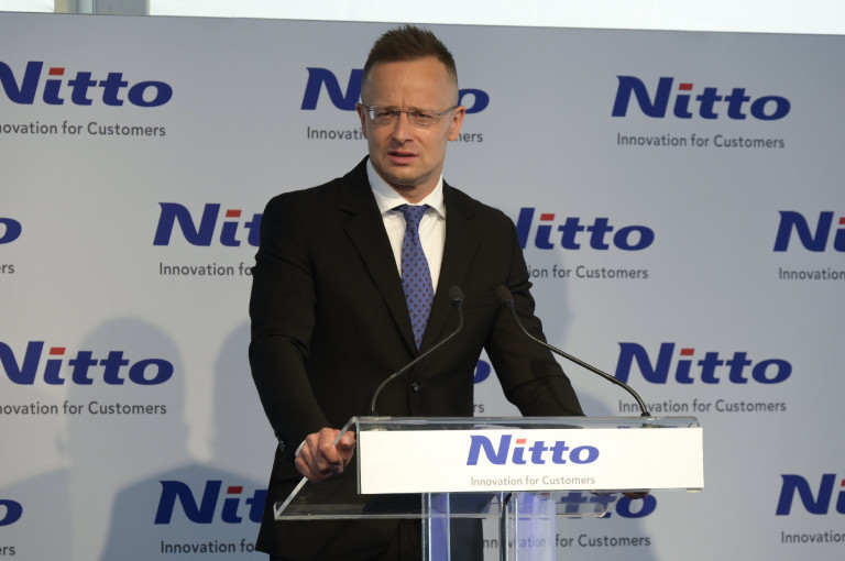Szijjártó: A termelést folytató vállalatokat nem érintik majd az időszakosan bevezetett különadók