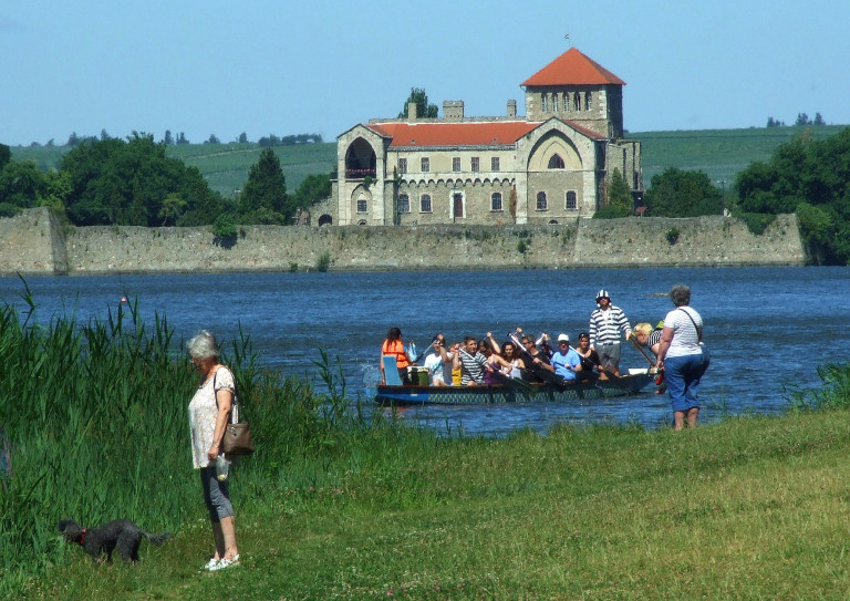 Tatán ma népszavaznak az Öreg-tó partjára tervezett ötcsillagos szállodáról