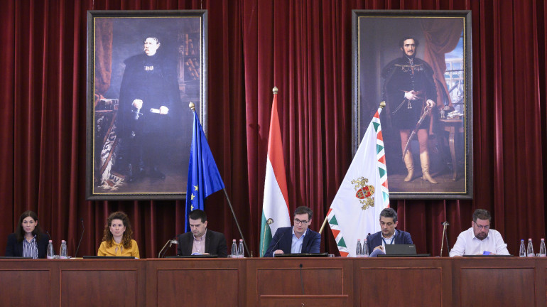 A spórolás ellenére is háromszor annyit fizet a főváros